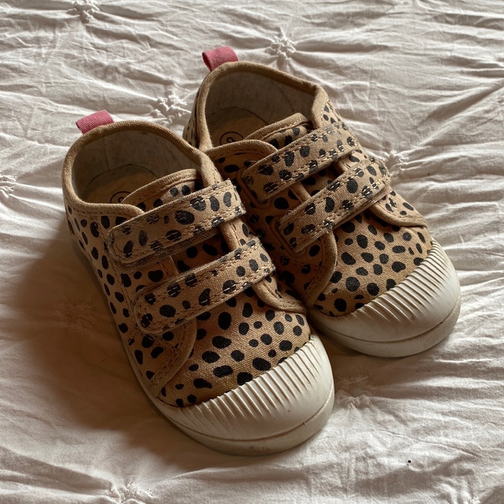 Cat & Jack toddler girl size 9 shoe